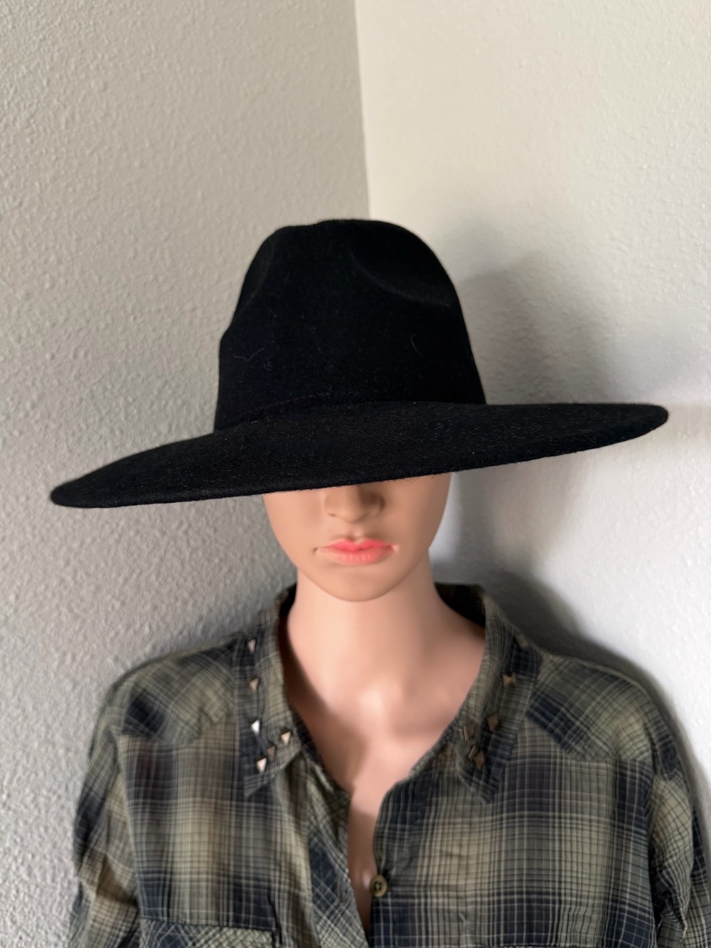 Black Wide-Brim Fedora Hat - Women's Fashion Accessory